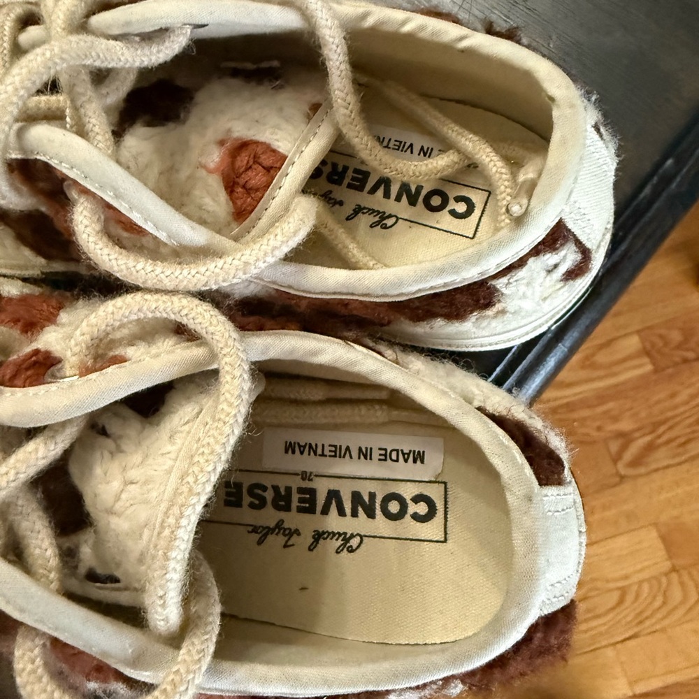 Converse Low Top Sneakers in Cream, Brown, Rust Crochet Pattern - Picture 5 of 9